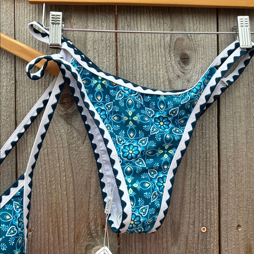 Blue And White Patterned Bikini Set - image 3